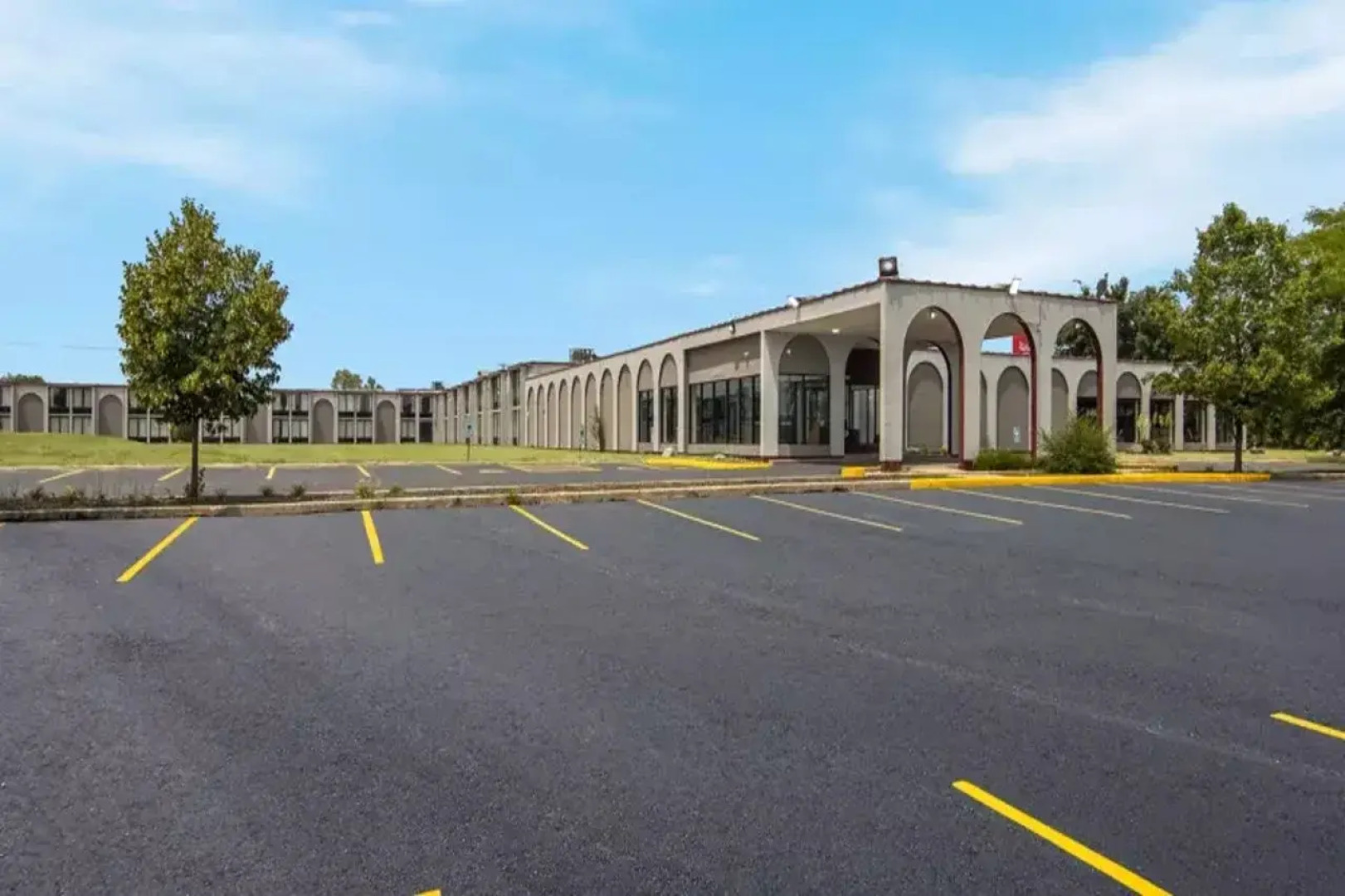 HomeTowne Studios by Red Roof & Conference Center Chicago – N Aurora/ Naperville