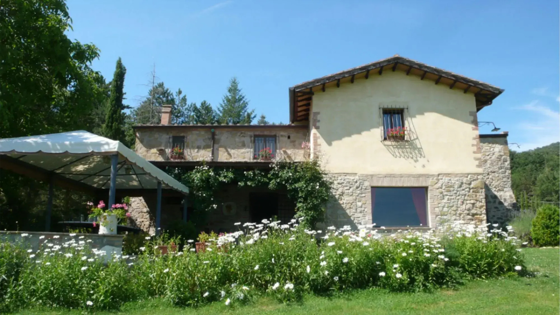 Villa La Felce, a typical Tuscan farmhouse surrounded by nature-VILLA LA FELCE