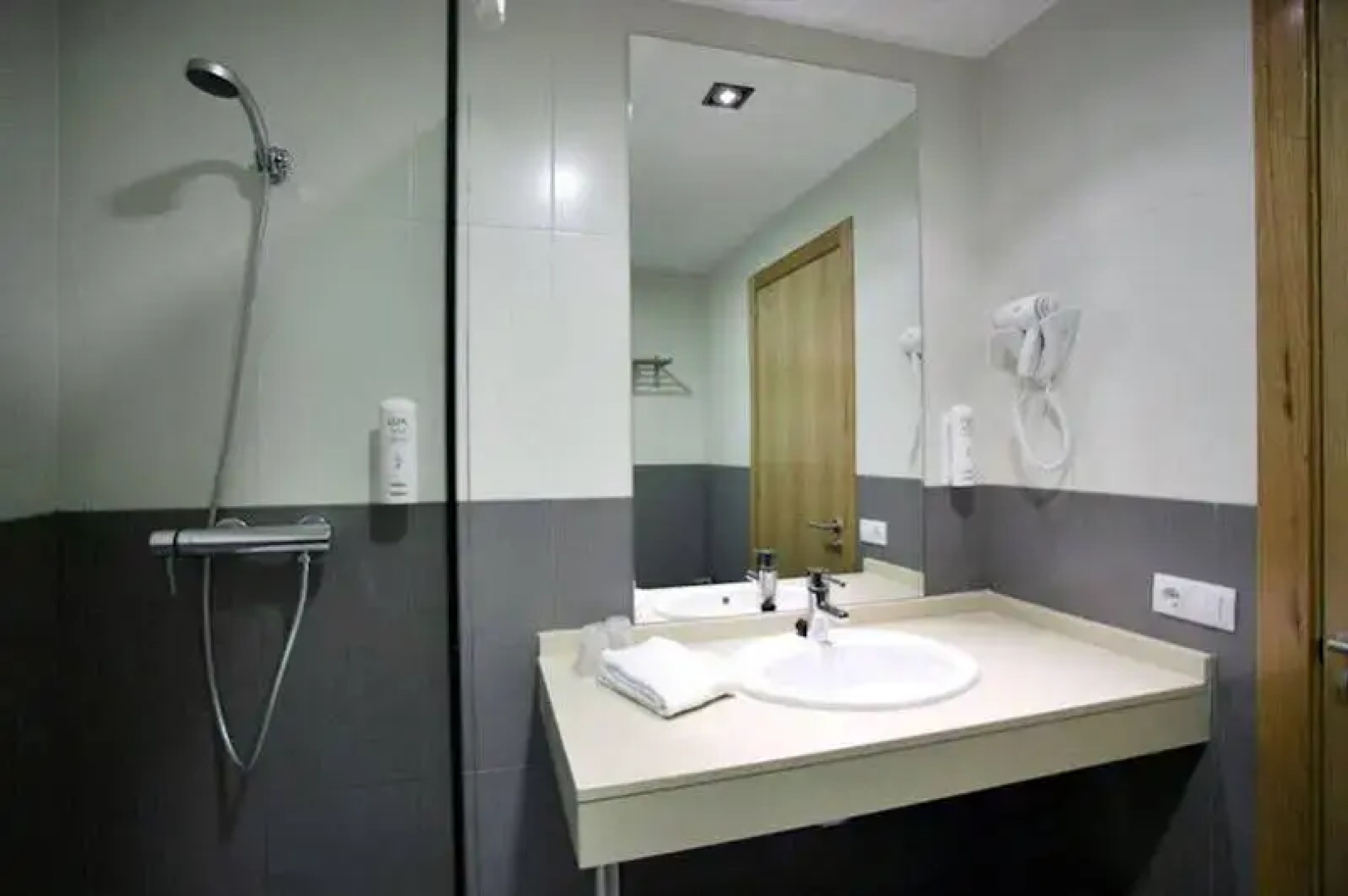 ELE Hotelandgo Arasur