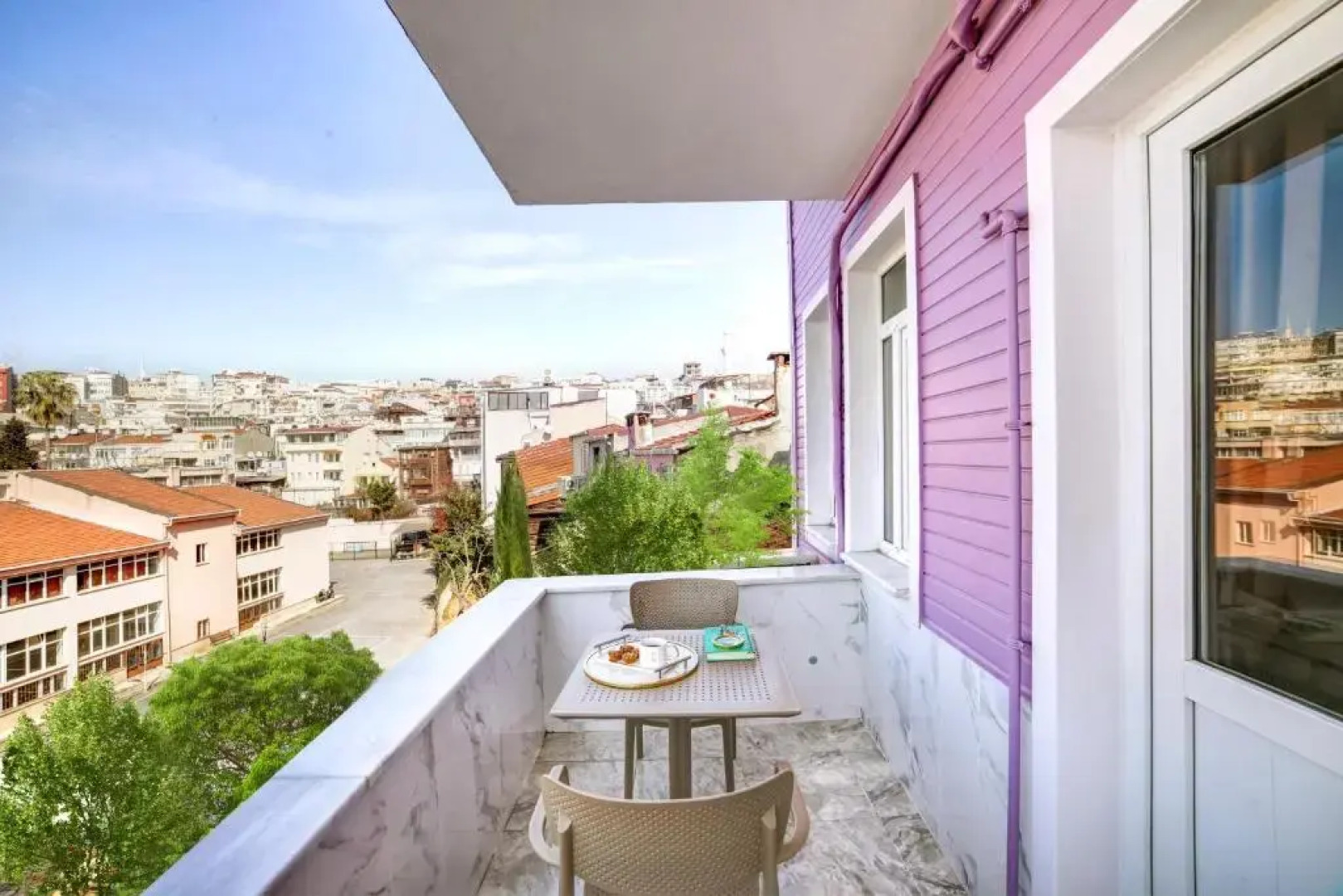 Seven Roses Apart Hotel