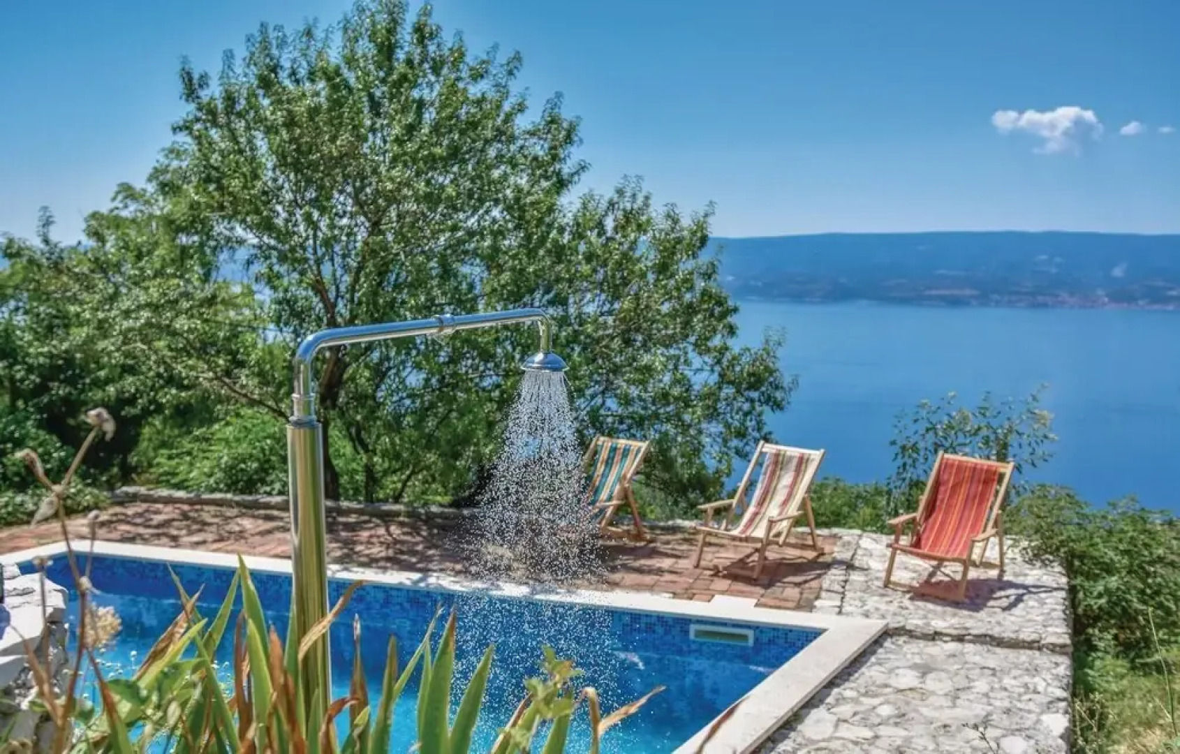 Beautiful Home in Duce With Wifi and 3 Bedrooms