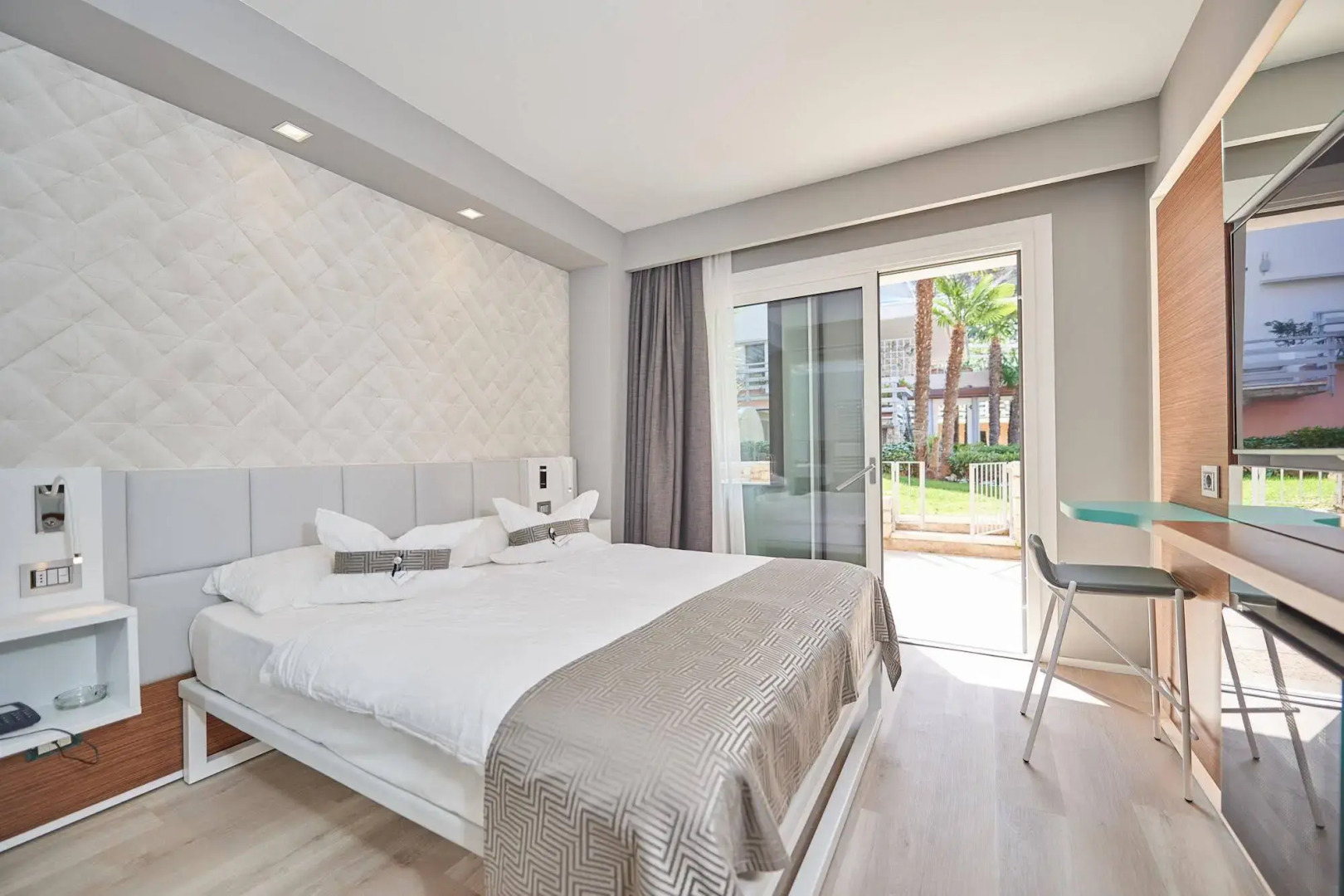 Hotel Castello Lake Front