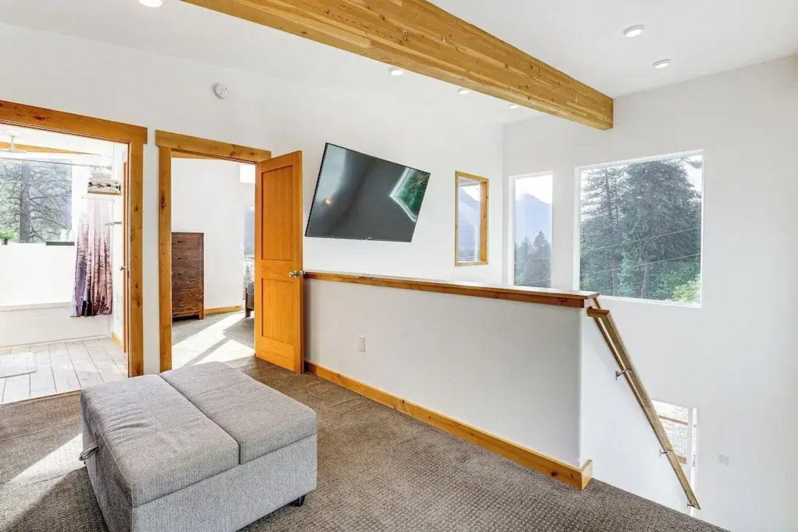 Lake Wenatchee Getaway w/ Water & Mountain Views!