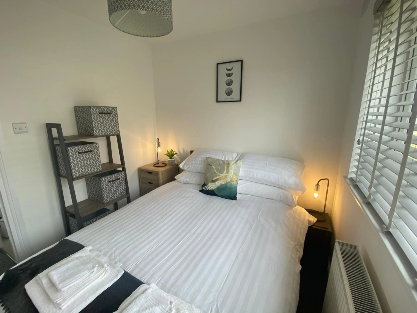 Bay - Brambles Chine, Colwell Bay - 5 star WiFi - Short walk to The Hut and beach - 1 night stays available