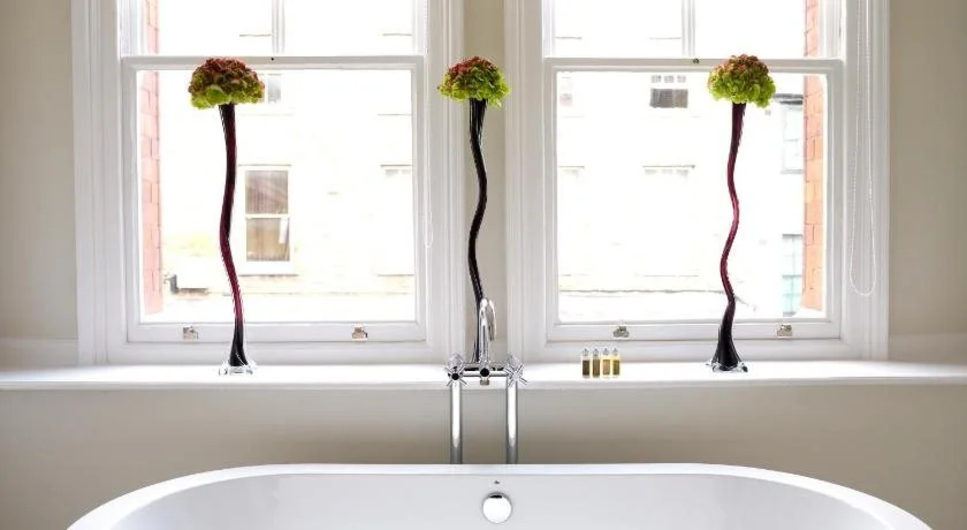 Cinnabar Cafï¿½ Hotel