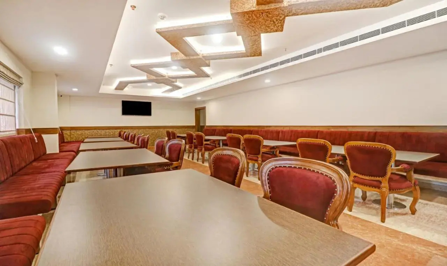 Treebo Premium Vahada