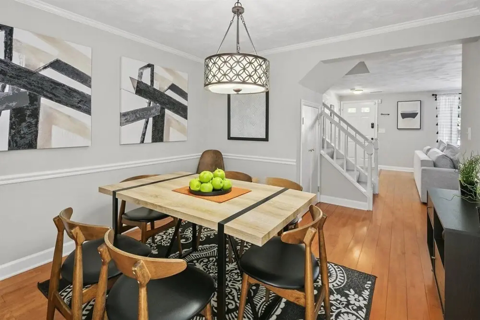 Top Rated Townhome - Our Reviews say it All. Large Discount During Pandemic. Self Checkin, Pet Friendly! Super-host Support