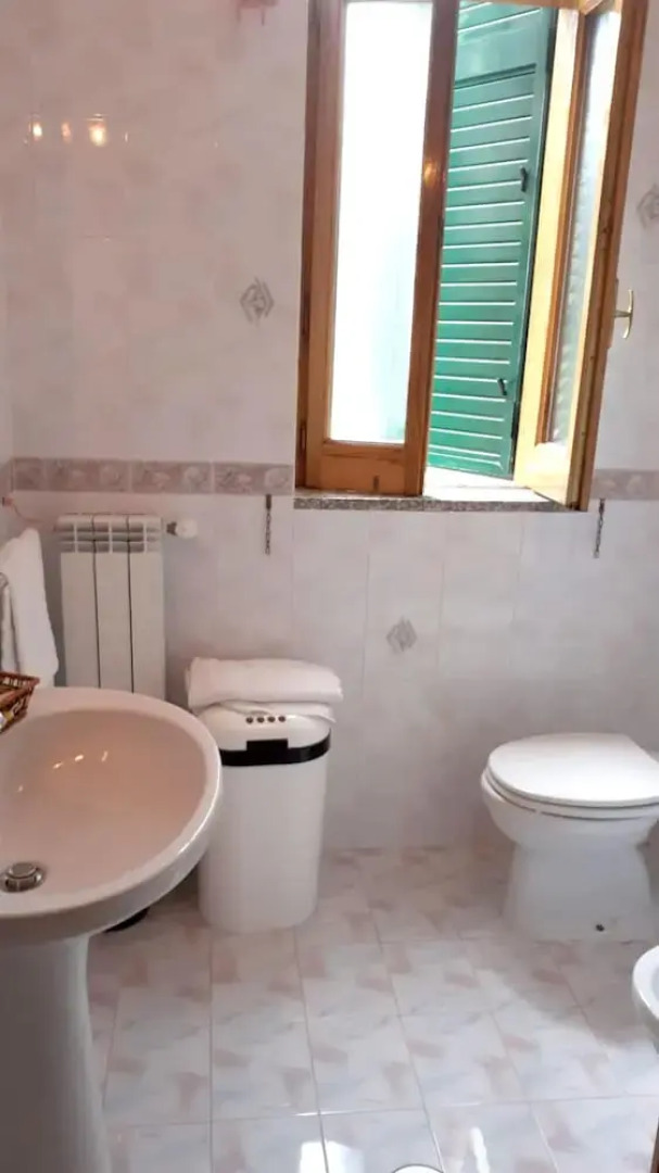 House With 3 Bedrooms in Tramonti, With Wonderful Mountain View, Enclosed Garden and Wifi Near the Beach