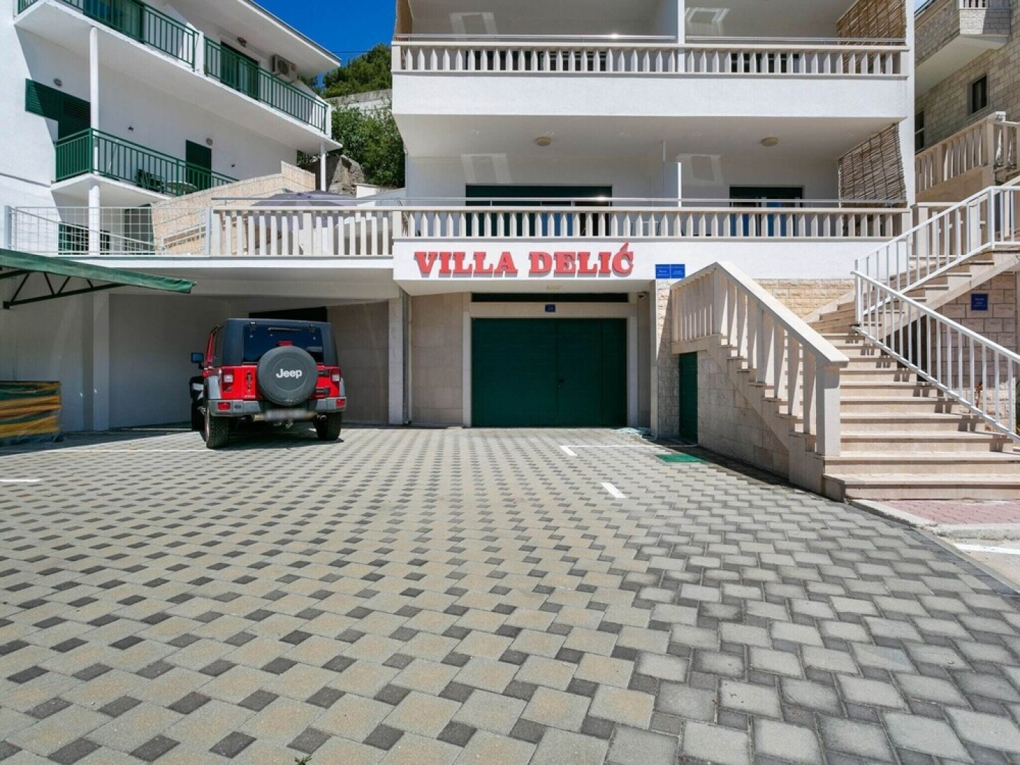 Pleasant Apartment in Drvenik With Balcony