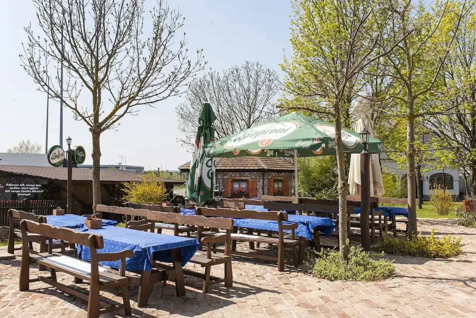 Gastland M1 Hotel & Conference Center