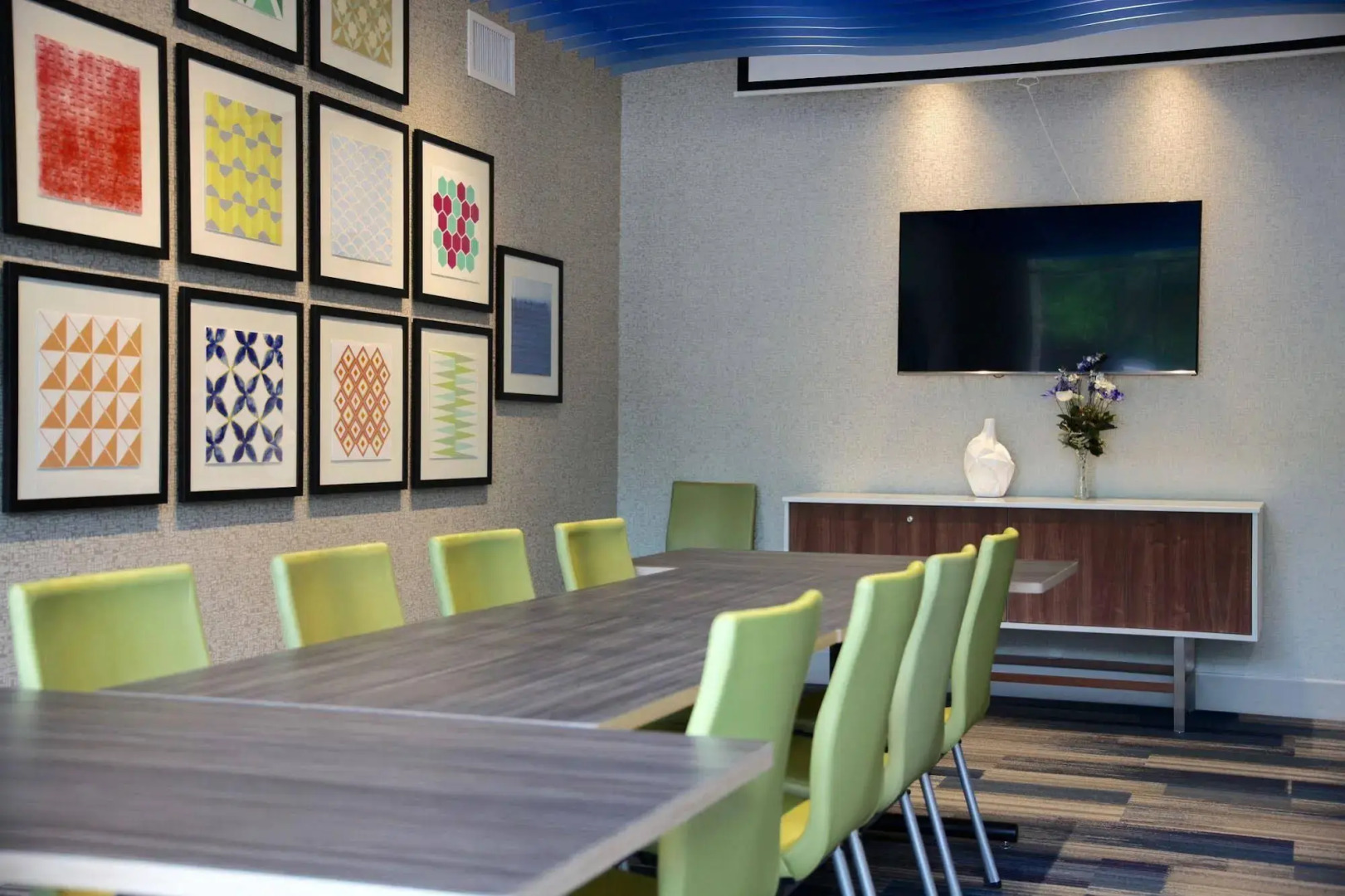 Holiday Inn Express & Suites Oswego by IHG