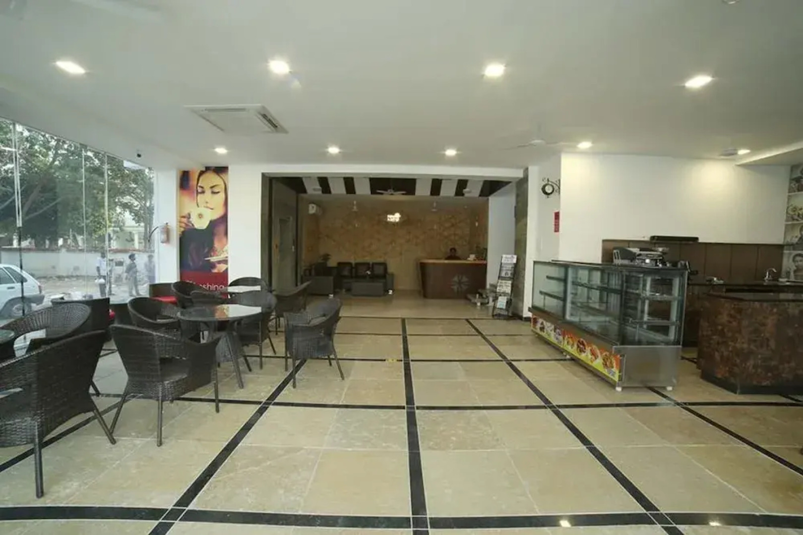 Falcons Nest Lariviera