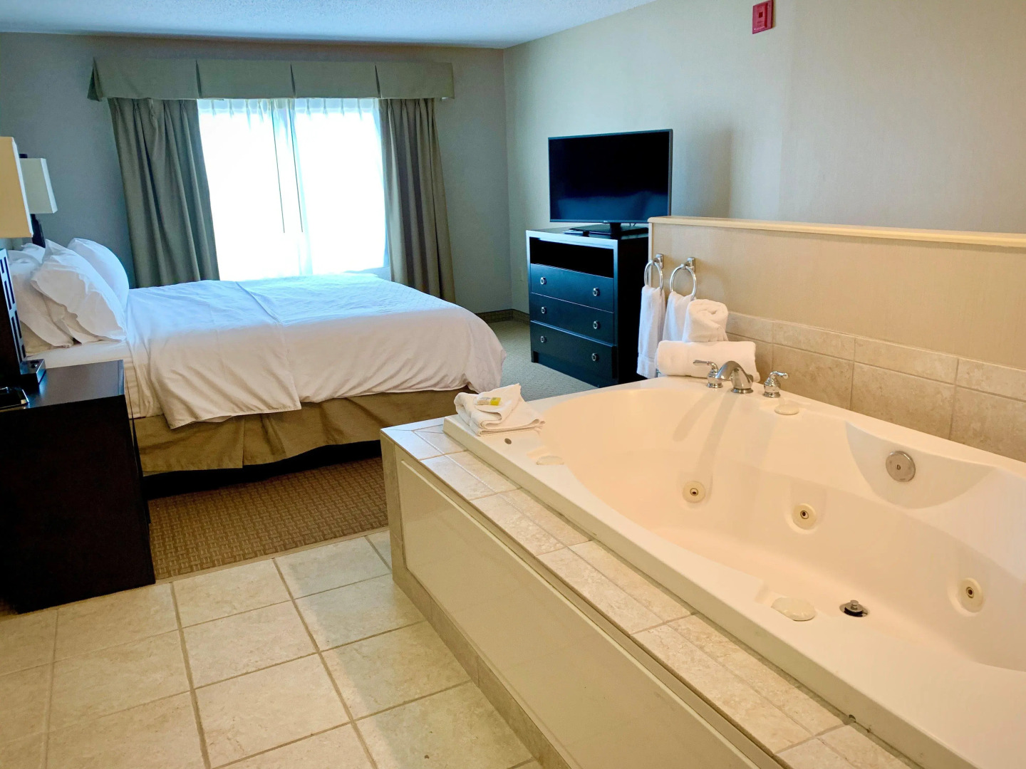 Holiday Inn Express Hotel & Suites Olathe North by IHG
