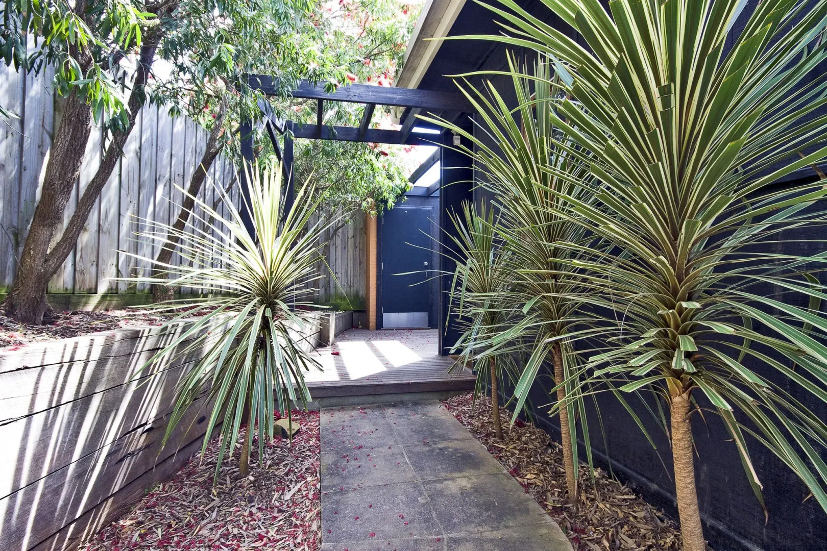 Lornebeach Apartments