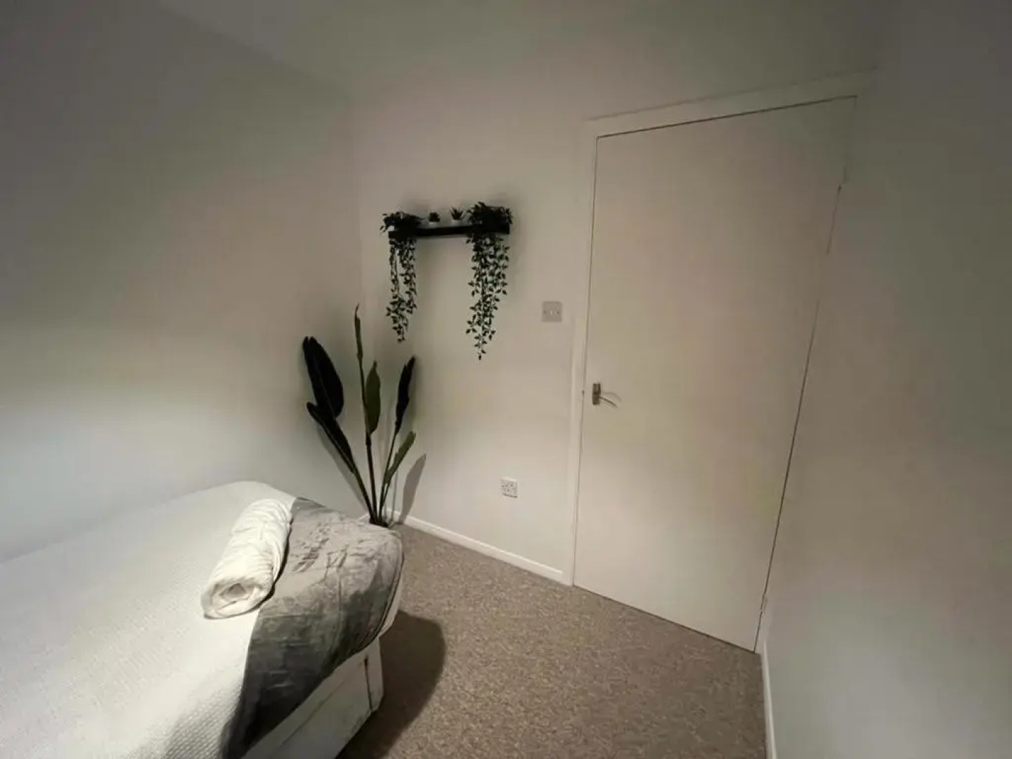 Impeccable 2-bed Apartment in Grays, London