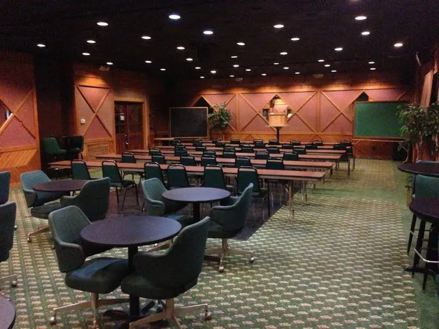 California Palms Hotel & Suites