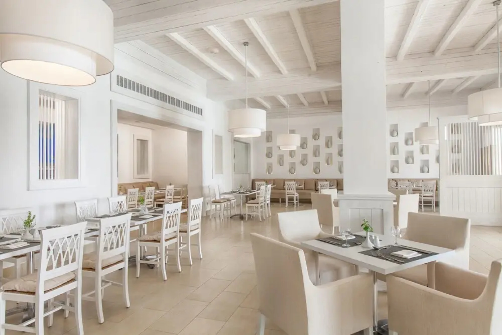 Almazino, Almaza Bay