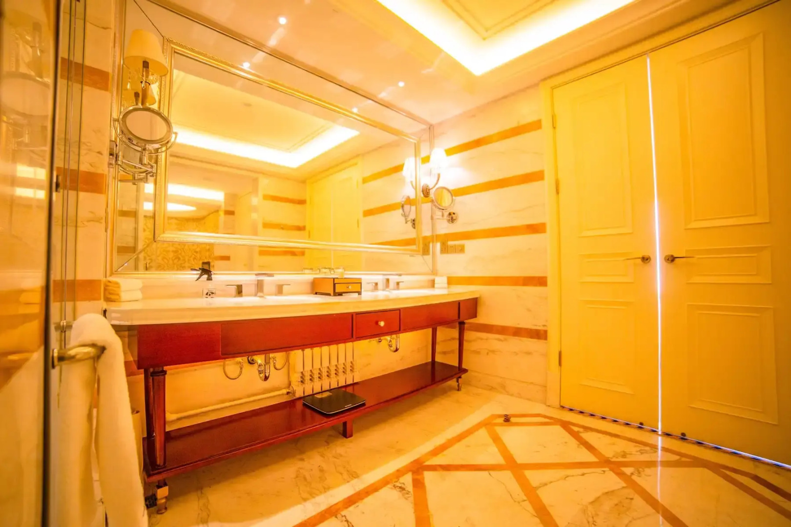 Howard Johnson Domando Plaza Wulanchabu