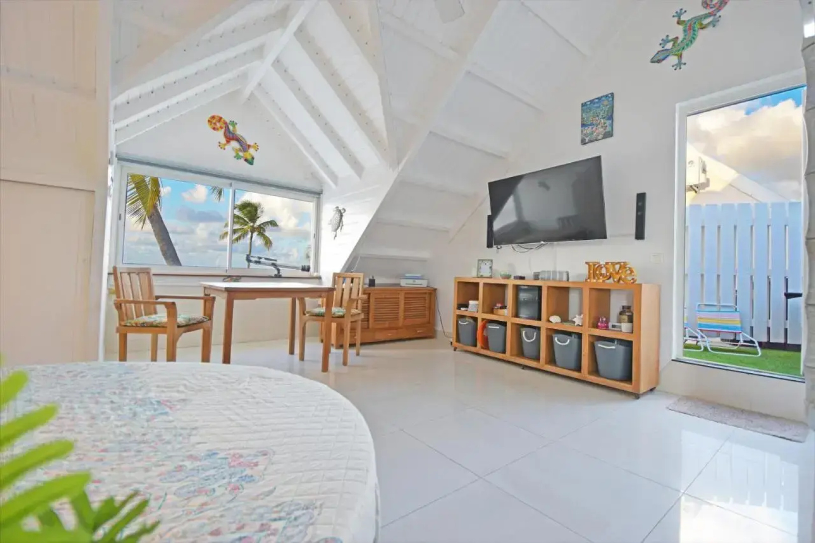 Deja Blue - Comfortable Beachfront Condo