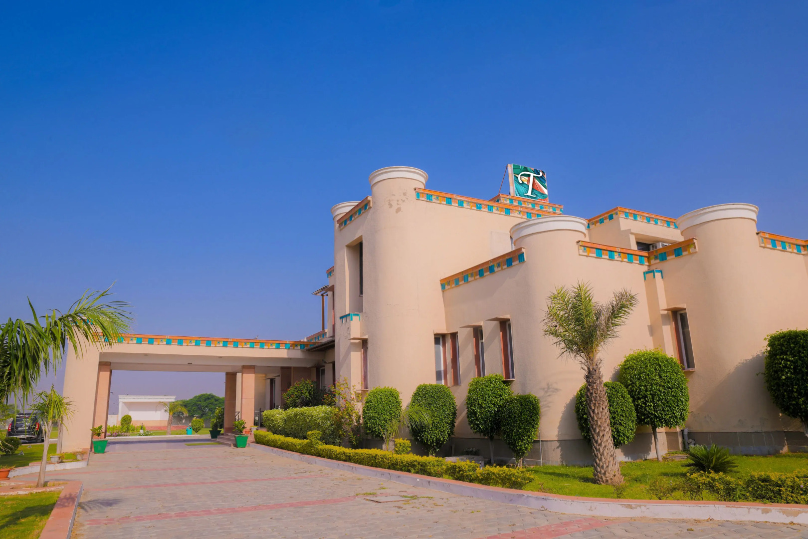 TreeHouse Sunrise Resort & Caravan Park