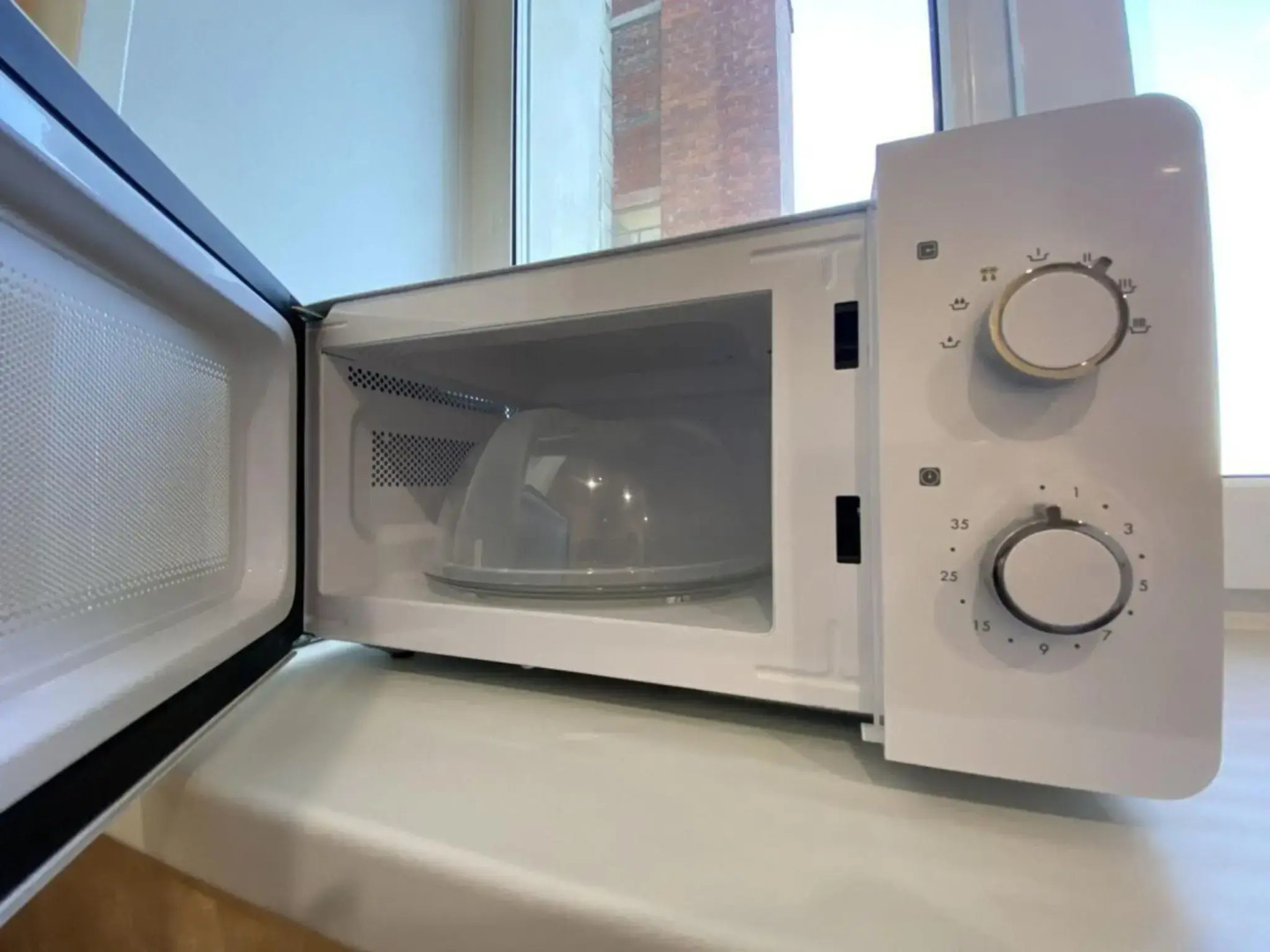 Желтый Нарцисс на улице Пархоменко