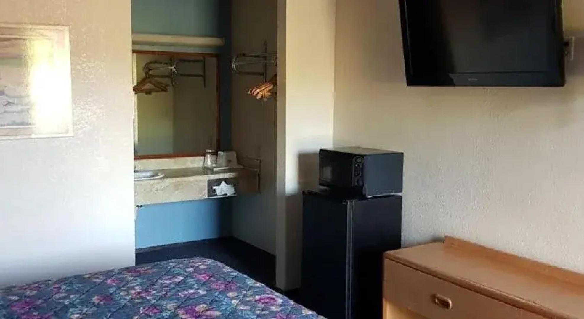 Regency Inn & Suites Bay City