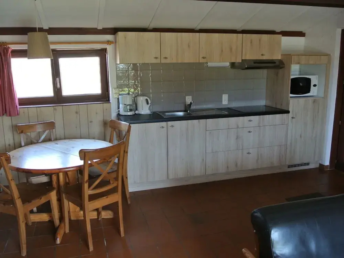 Cozy Cottage With Terrace, not far From De Panne