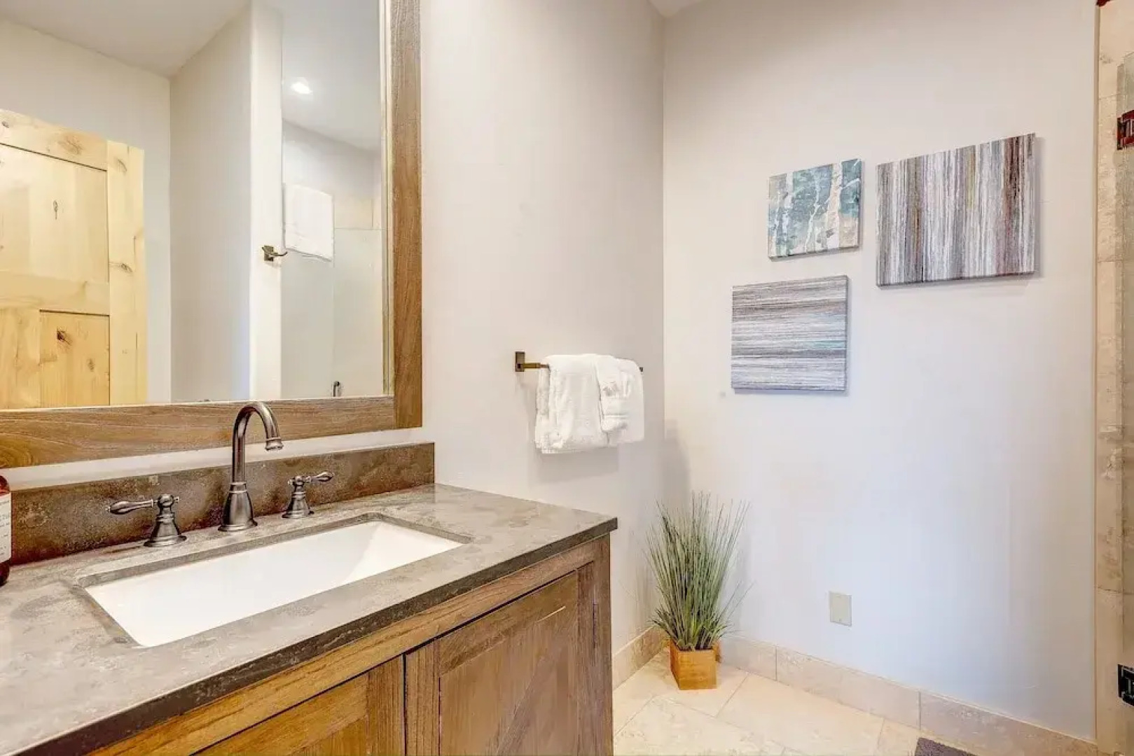 Mountain Willow At Grand Park 4 Bedroom Home by RedAwning