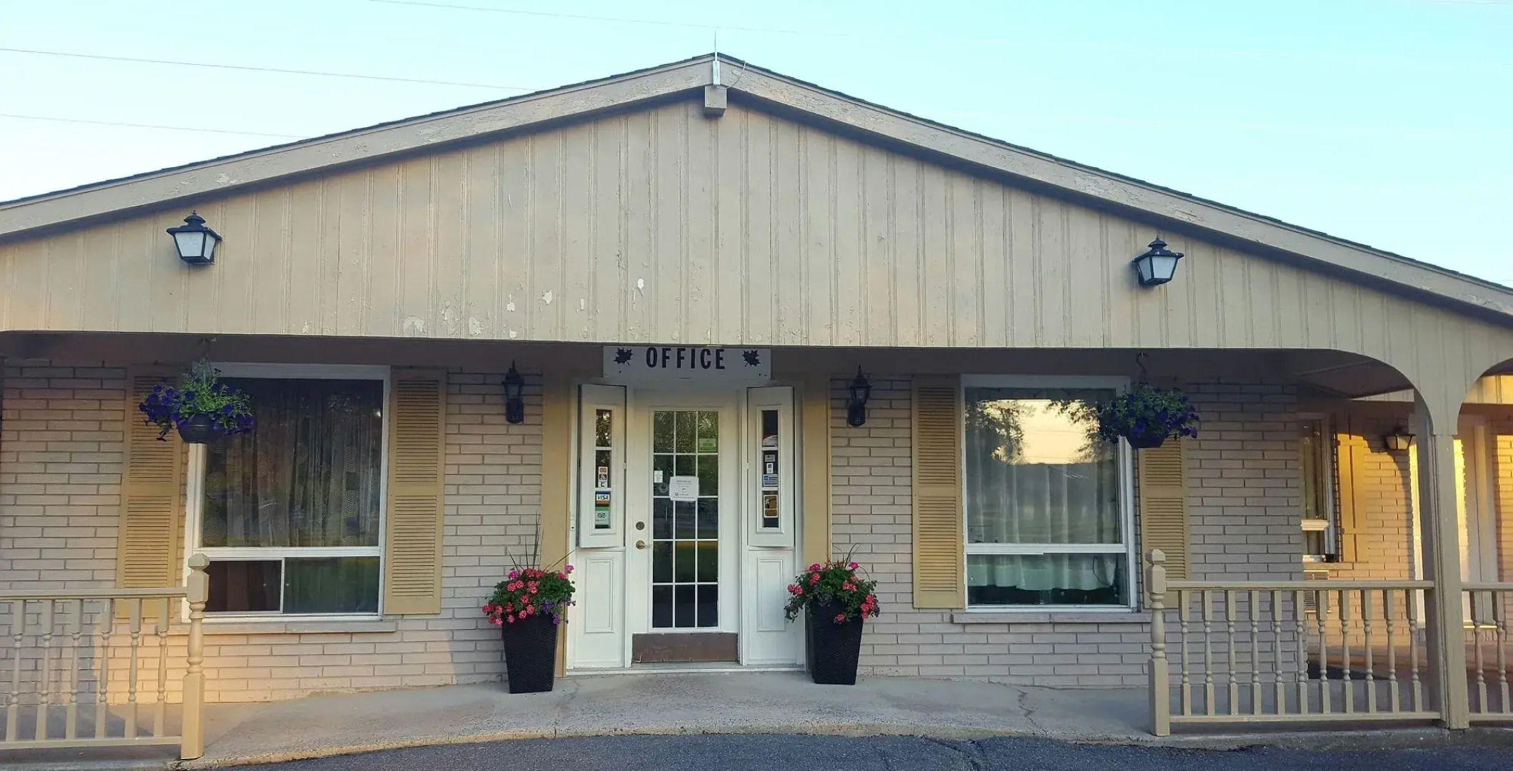 First Canada Inn Cornwall