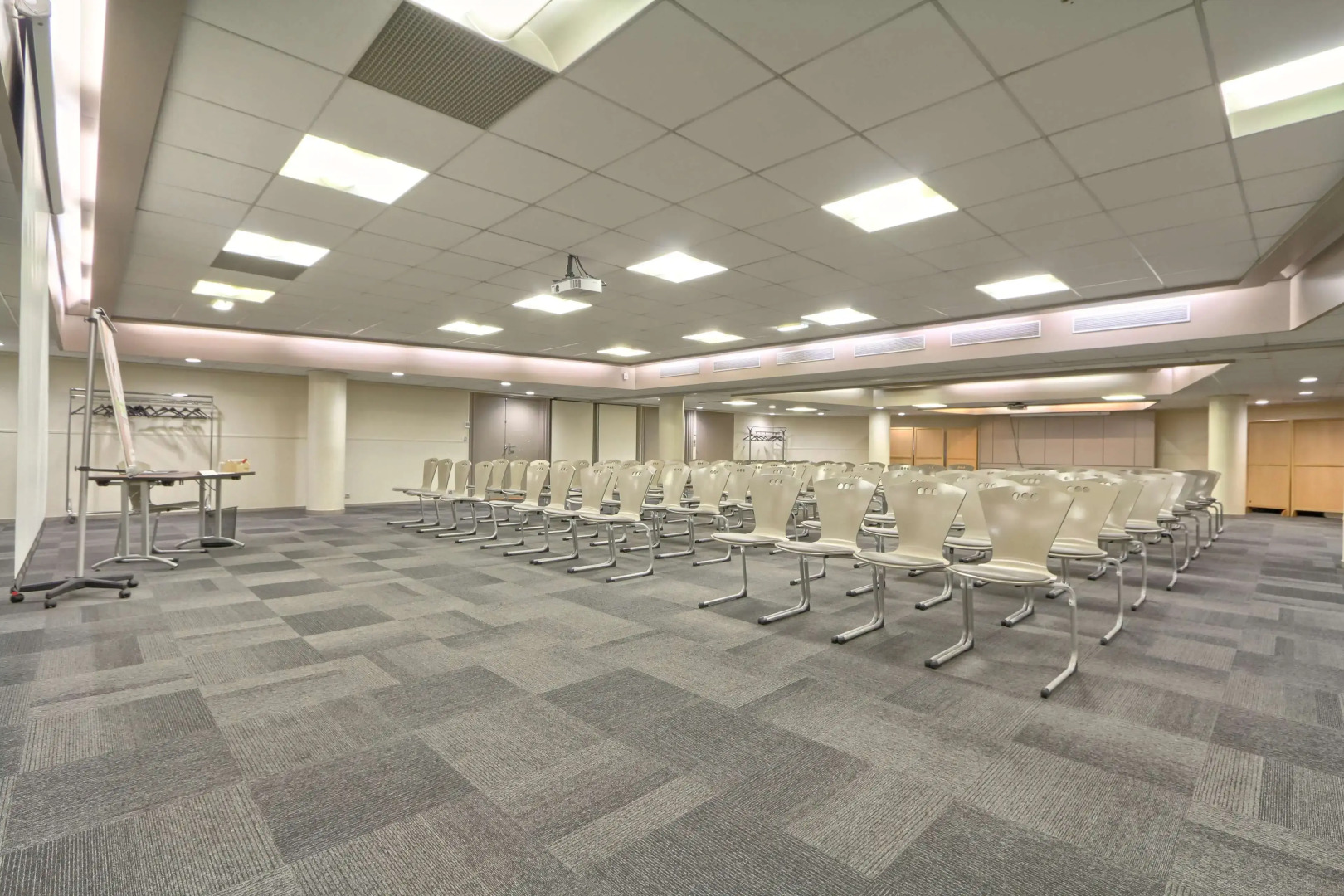 Отель Campanile Paris Est - Porte de Bagnolet 