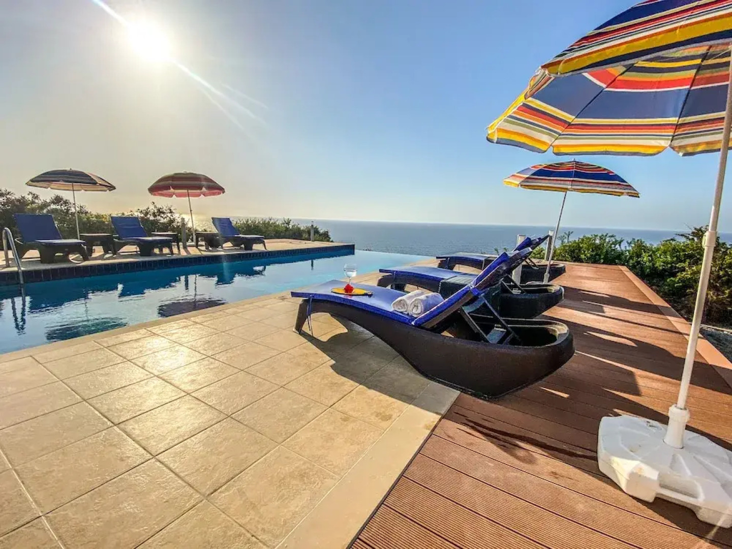 Sea Cliff villa, 4 beds, sleeps 2- 7, Free Wifi, Heated Pool option.