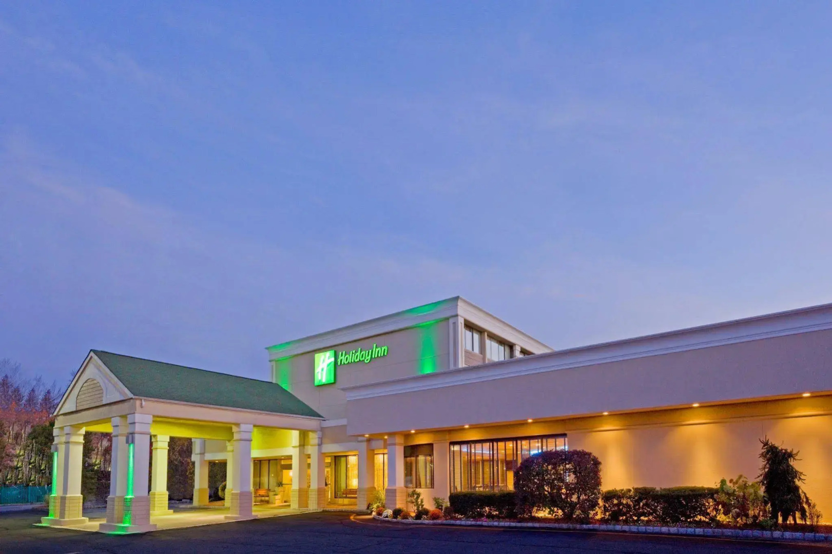 Holiday Inn & Suites Parsippany Fairfield by IHG