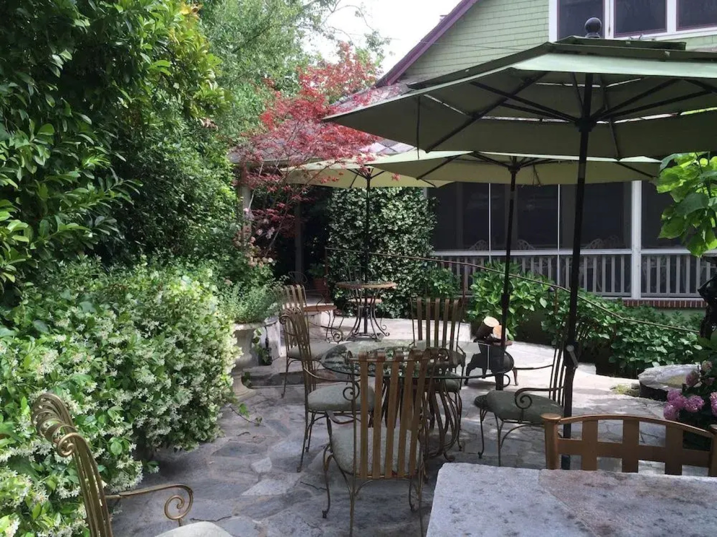 Barretta Gardens Inn