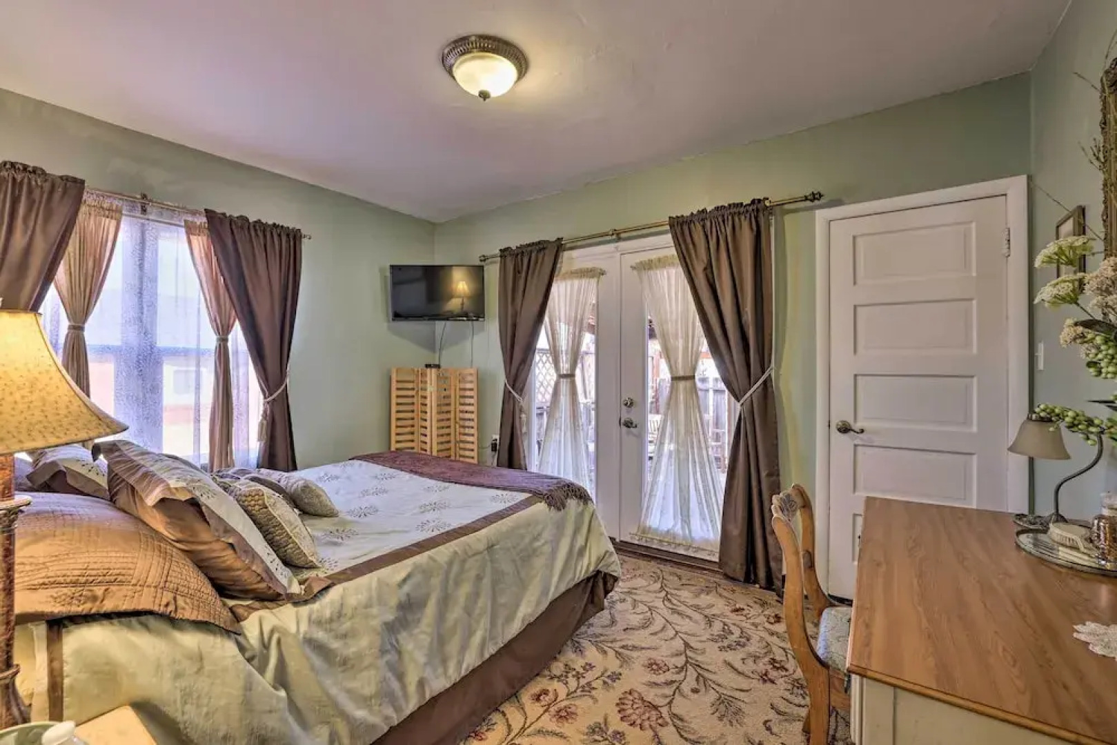 Charming Cedar City Retreat - Walk to Downtown!