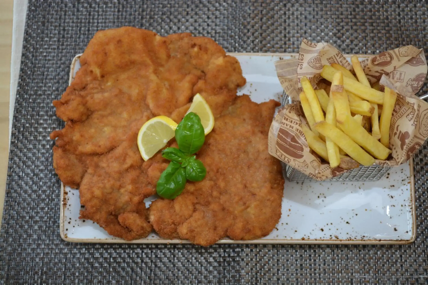 Glärnischhof by Trinity