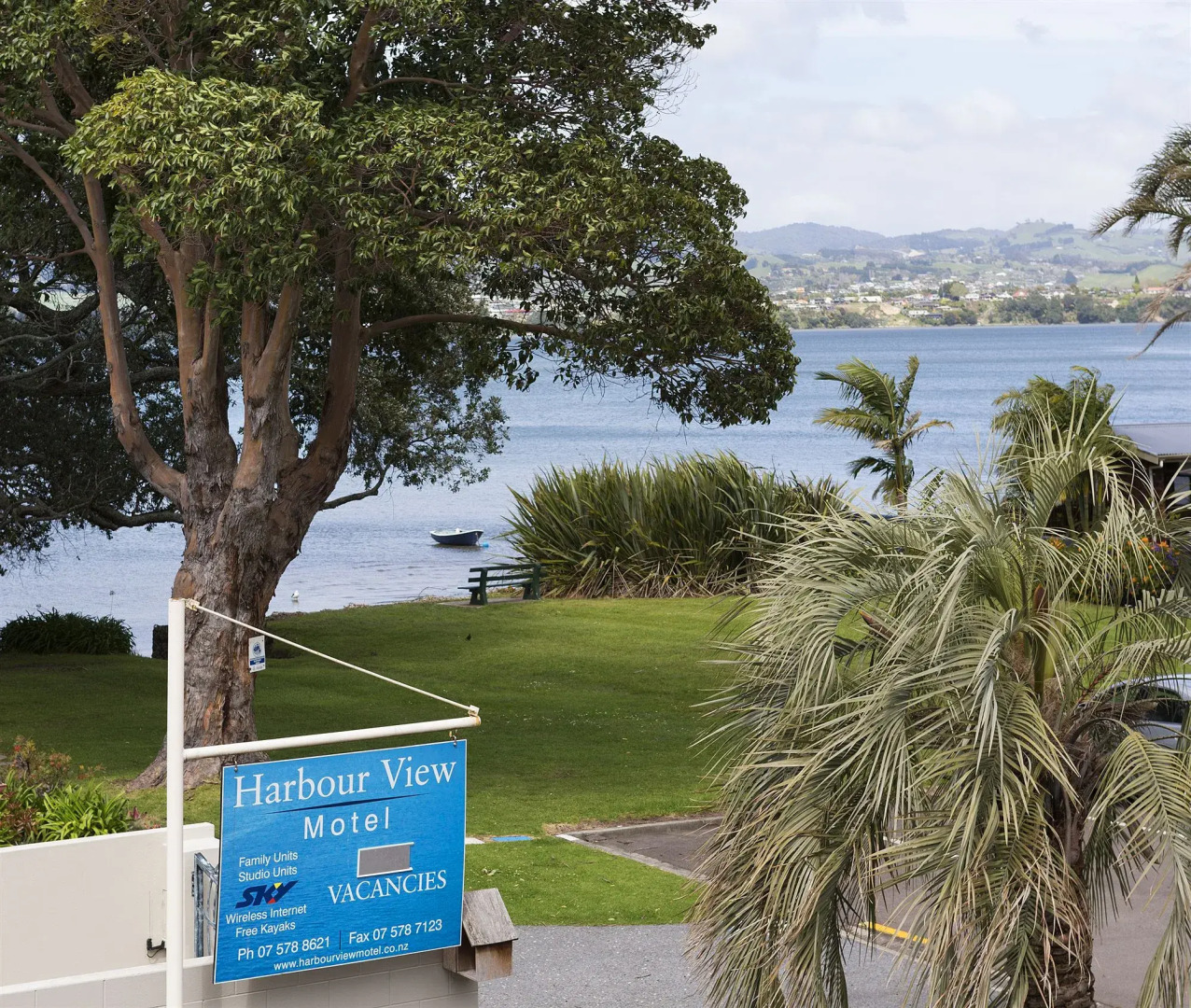 Harbour View Motel and Water Front Apartments