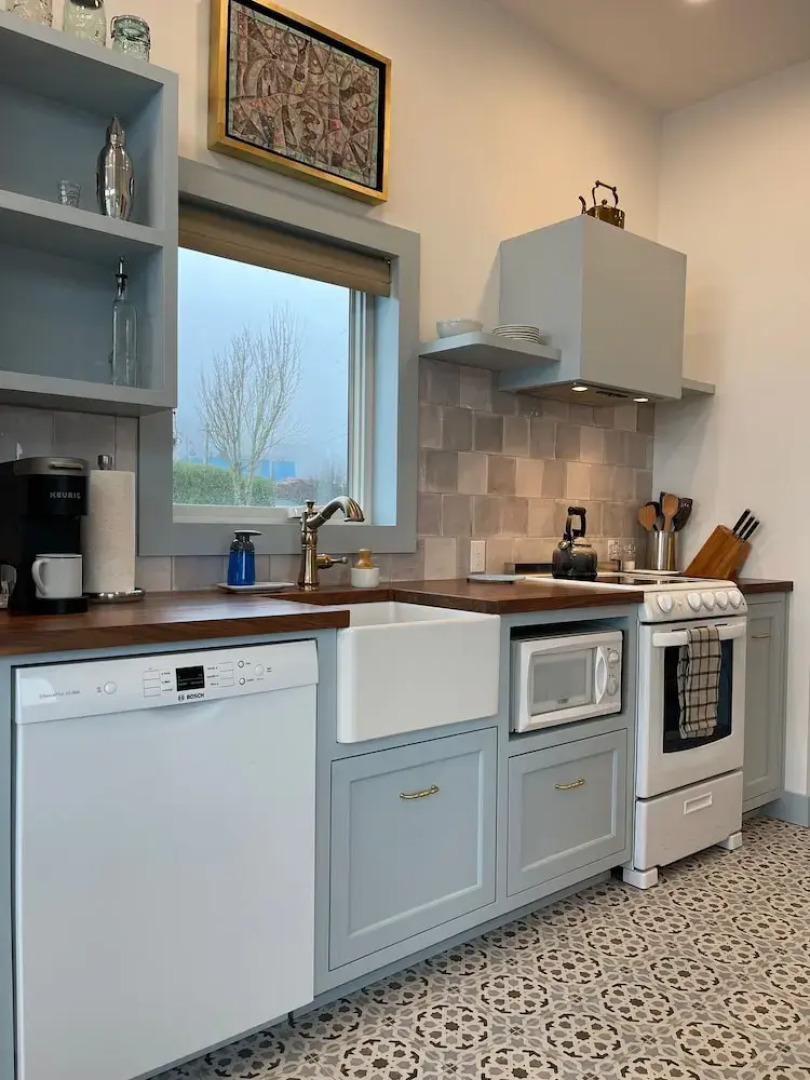 Cottages Above the Tide