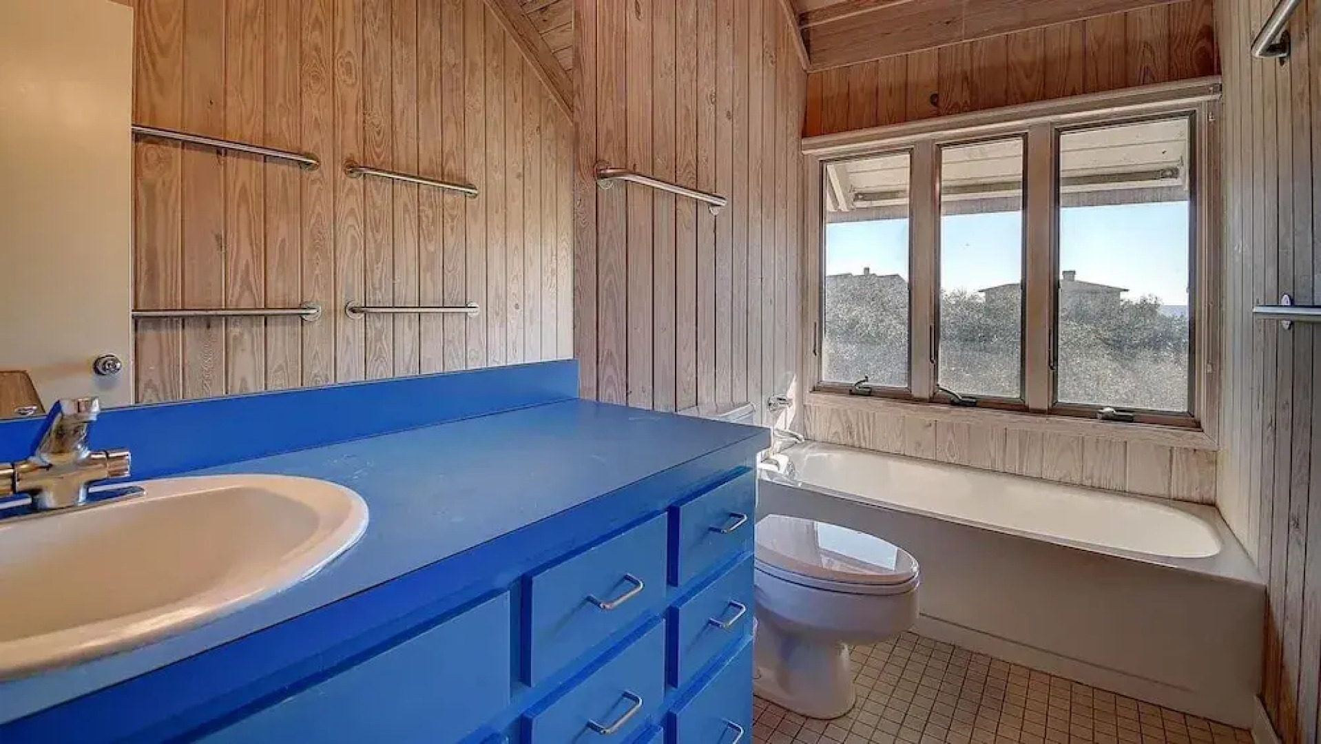 104 the Nautilus 5 Br Home by RedAwning