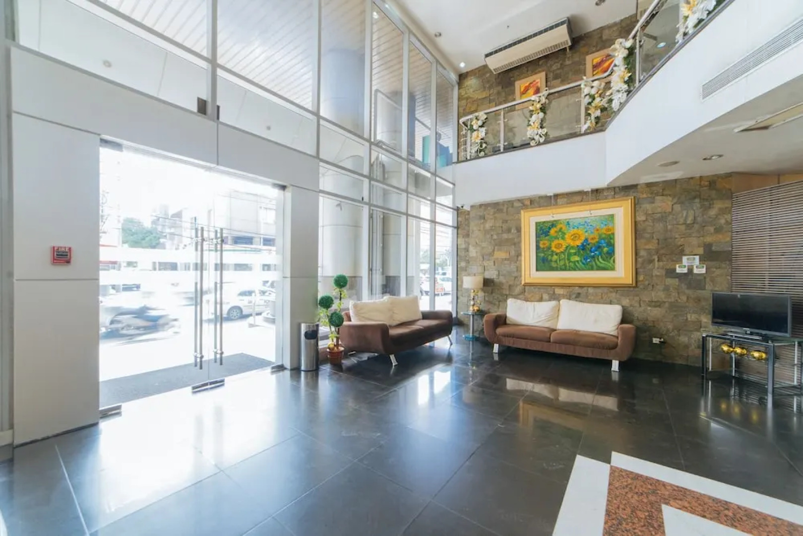 ZEN Rooms Golden Panda QC