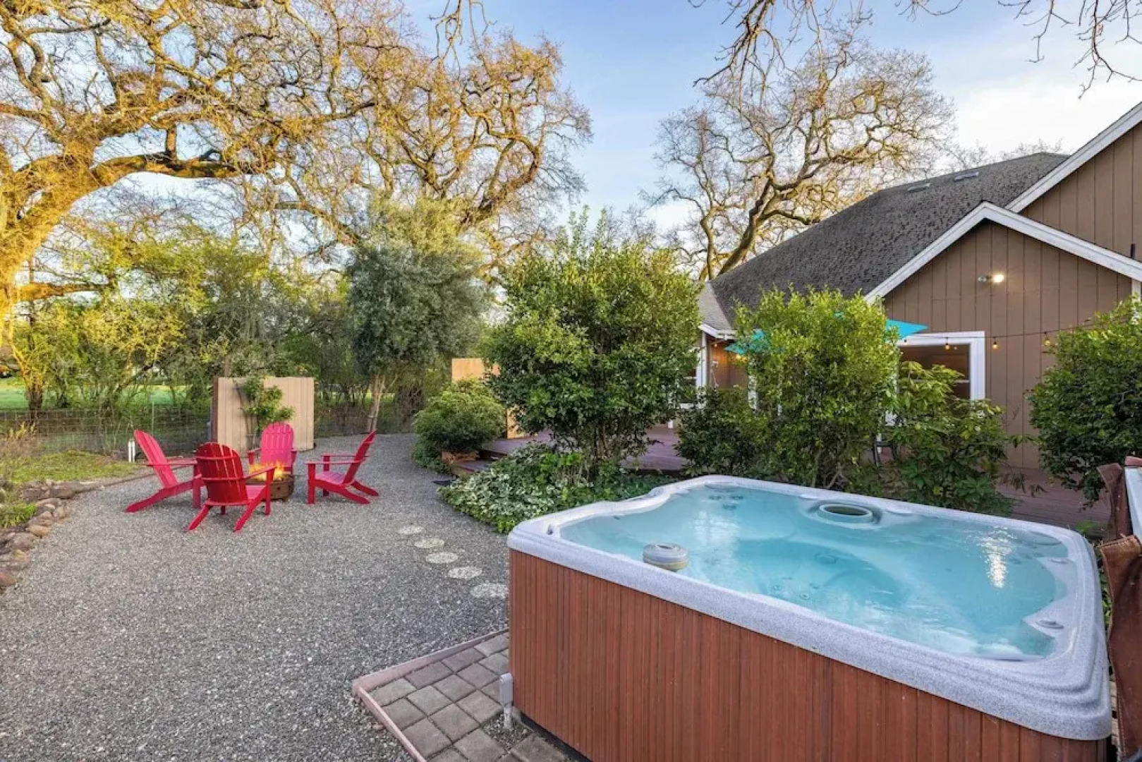 Valley of the Moon by Avantstay Tranquil Escape, Large Yard w/ Hot Tub & Fire Pit