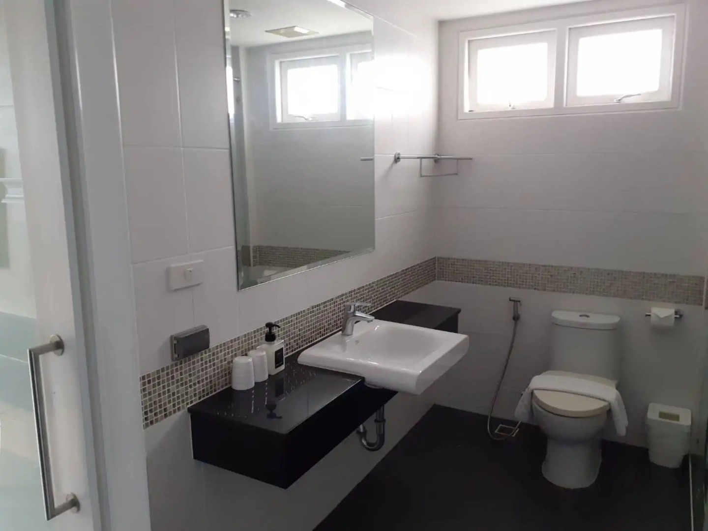 Vivace Hotel (SHA Certified)