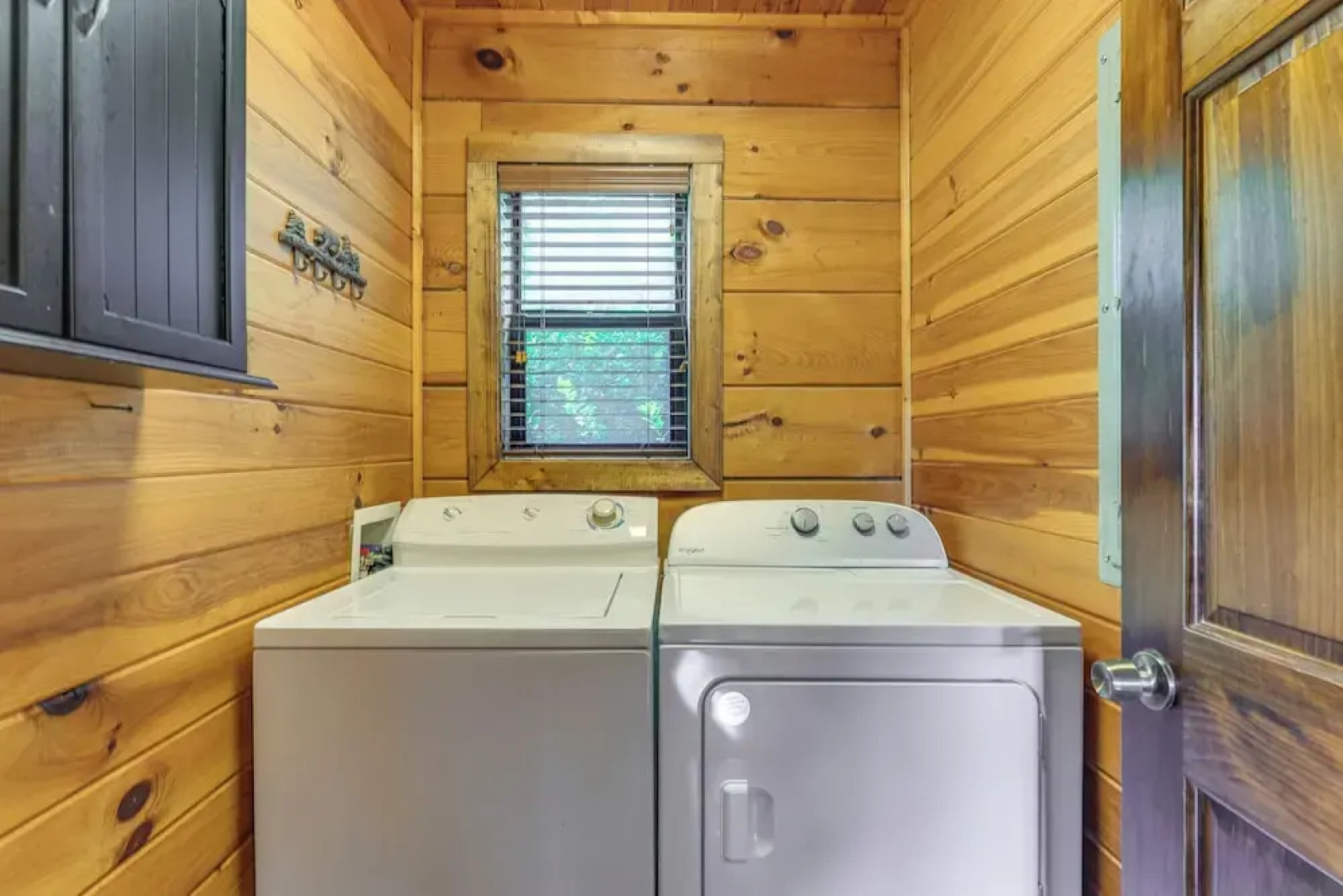 Private Hot Tub: Riverfront Cabin in Murphy