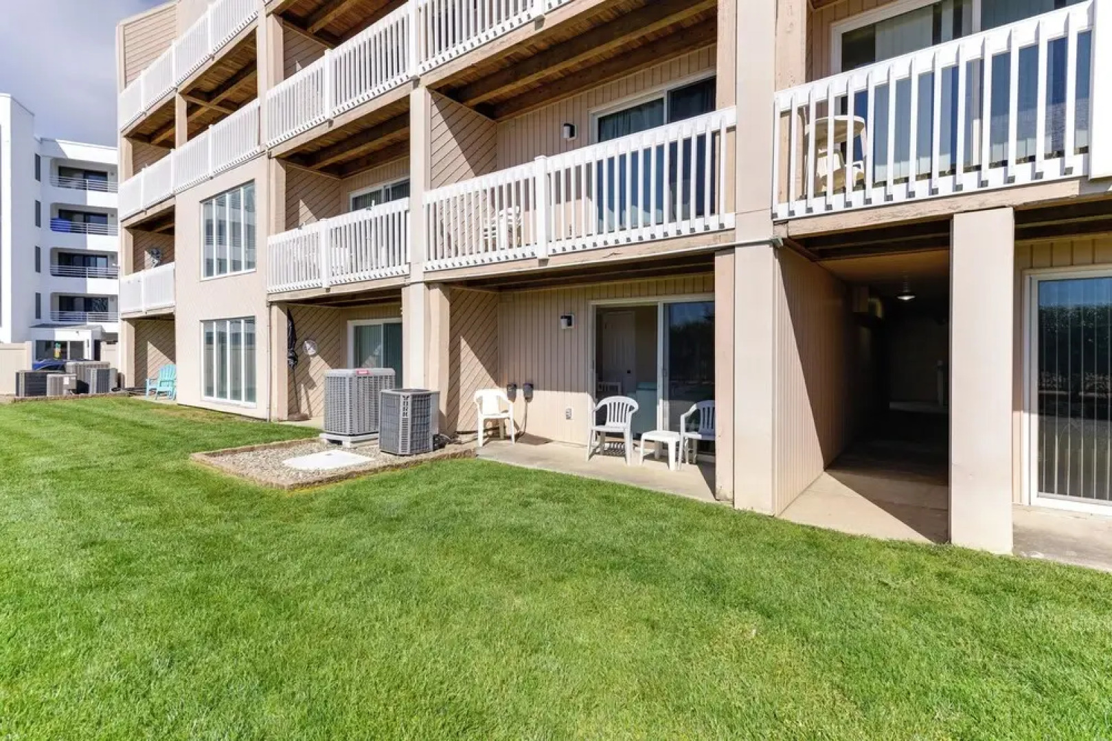 Brigantine Condo w/ Beach Access & Pool Views