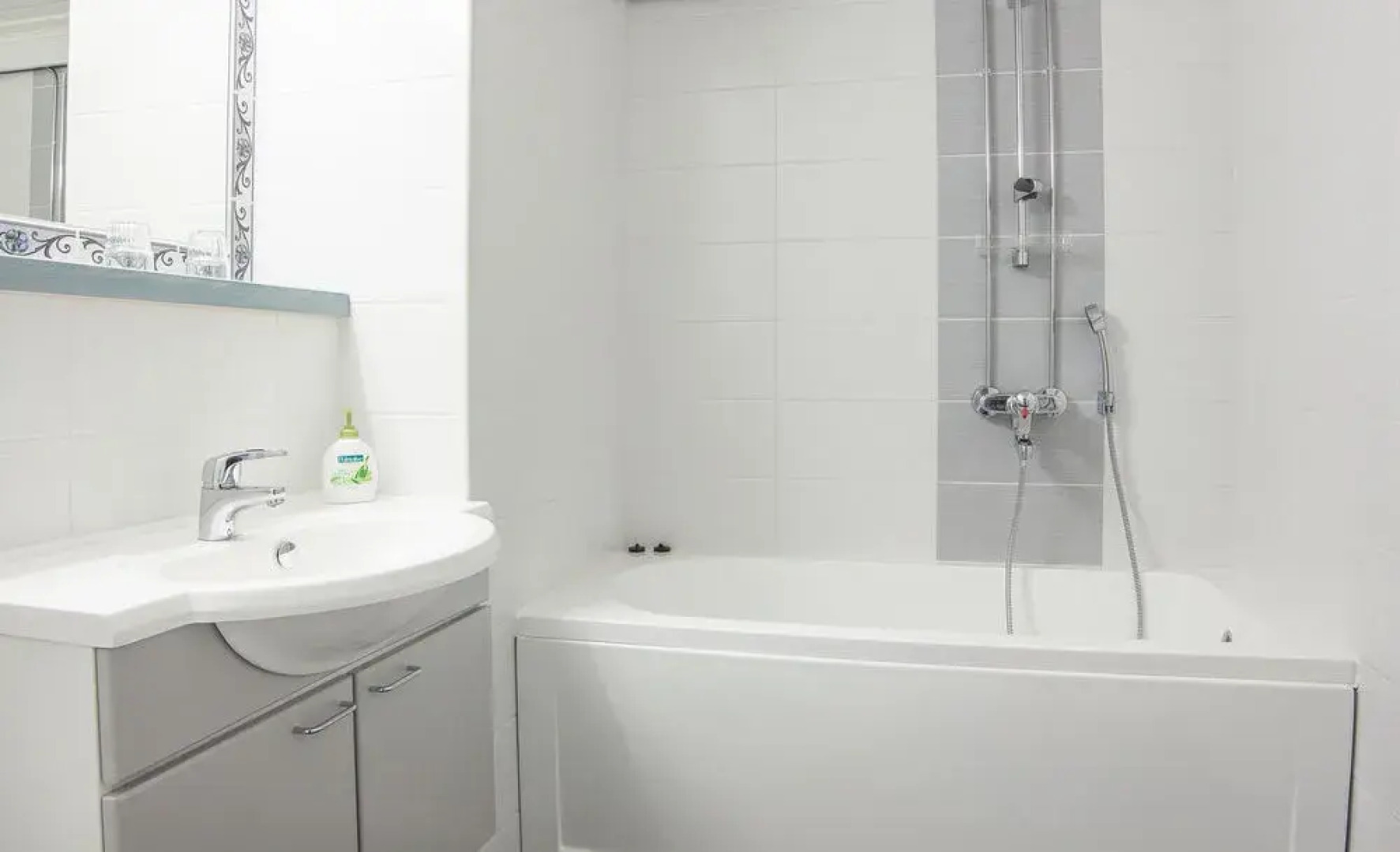 Jeris Hotel & Cabins