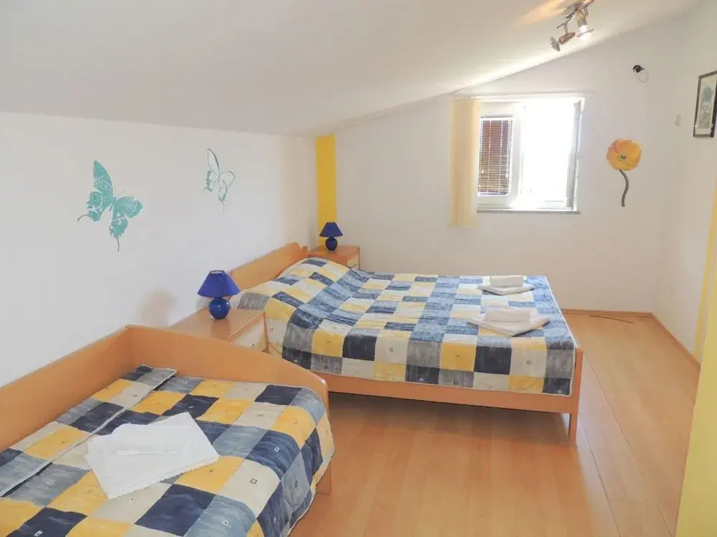 Apartment and rooms Brzac