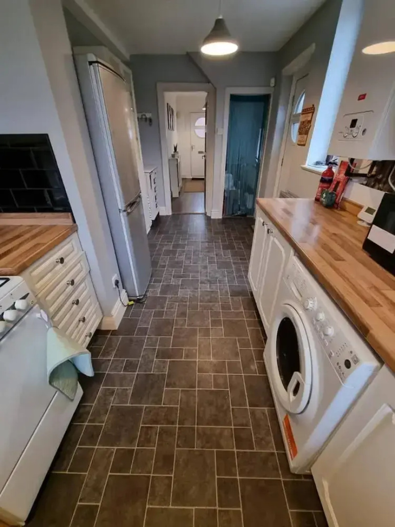 3 Bed Spacious House With Parking