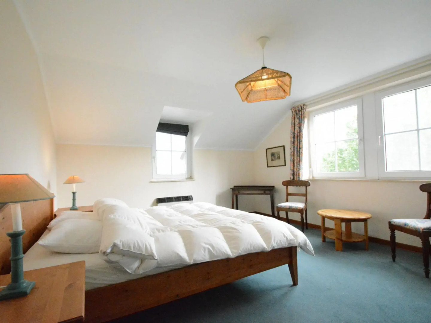 Spacious Villa Near Lesse