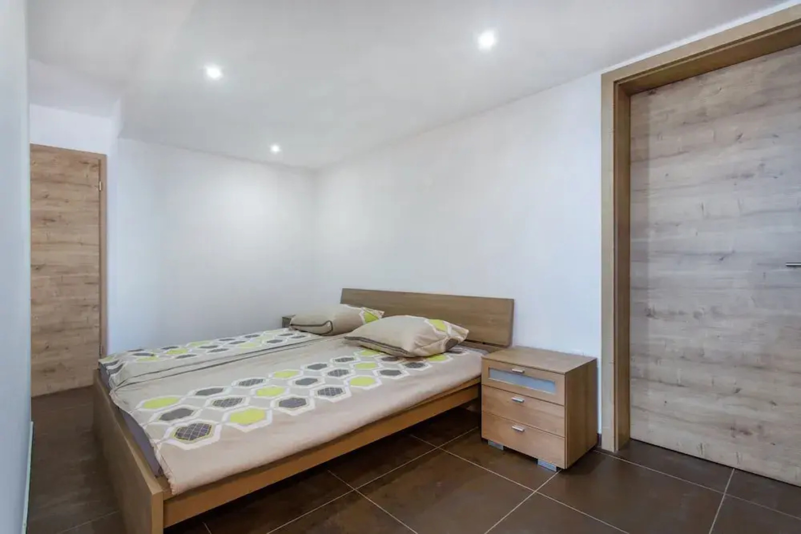 Domovoj Apartments and Rooms