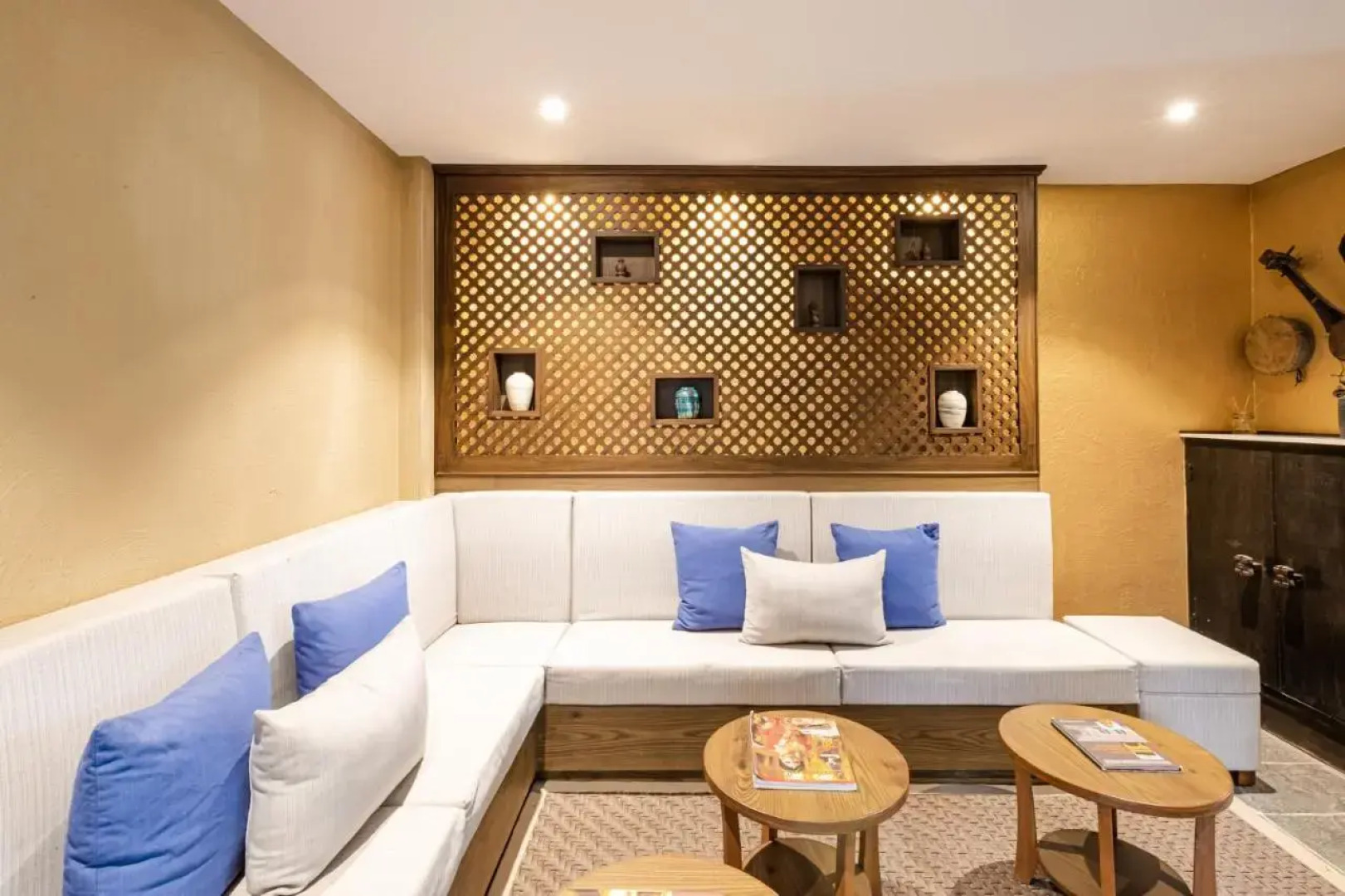 Meghauli Serai Chitwan National Park - A Taj Safari Lodge