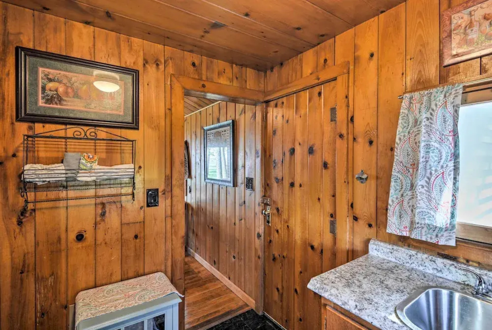 Lovely Lake Huron Getaway: Beach Access & Kayaks!